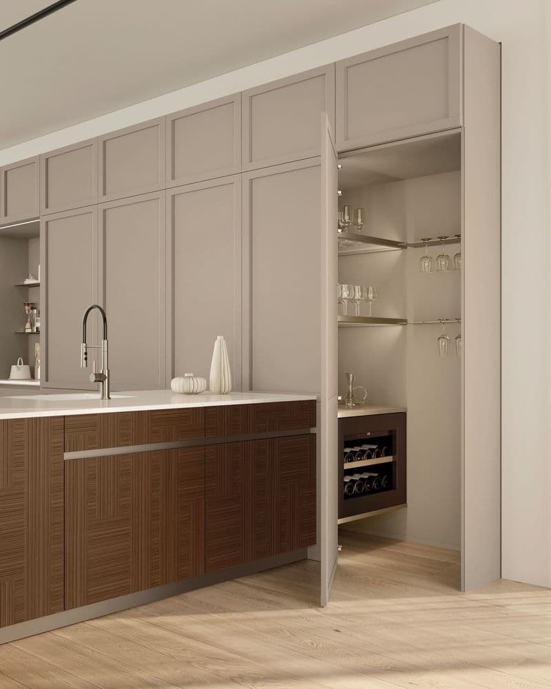 Eleganza e funzionalità: la dispensa e la cantinetta vini integrate nella tua cucina.